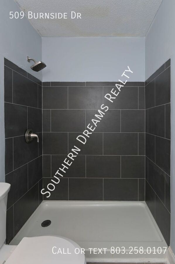 Building Photo - 509 Burnside Dr