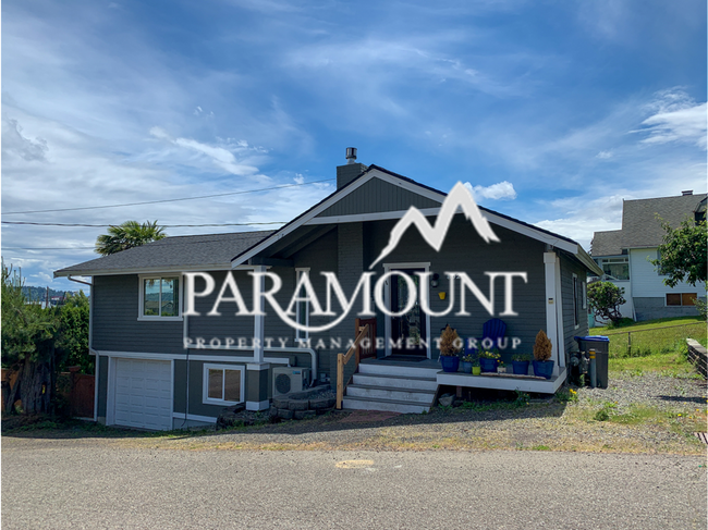 Building Photo - Magnificent Seattle/Water Views in Manches...