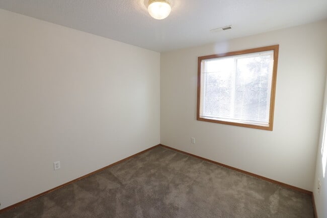 Building Photo - Newly updated Spacious 3 bedroom 2 bath Duplex in Hubbard.