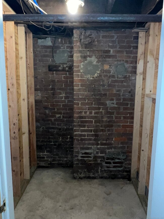 Building Photo - 15 Huntington St