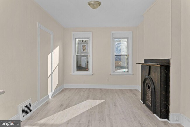 Building Photo - 28 Poplar St