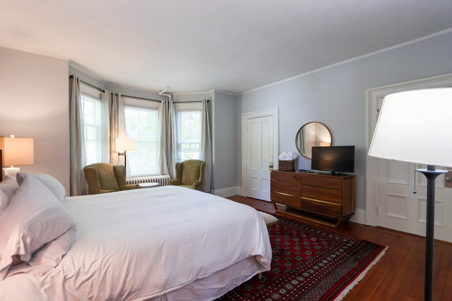 Building Photo - 39 Cypress St