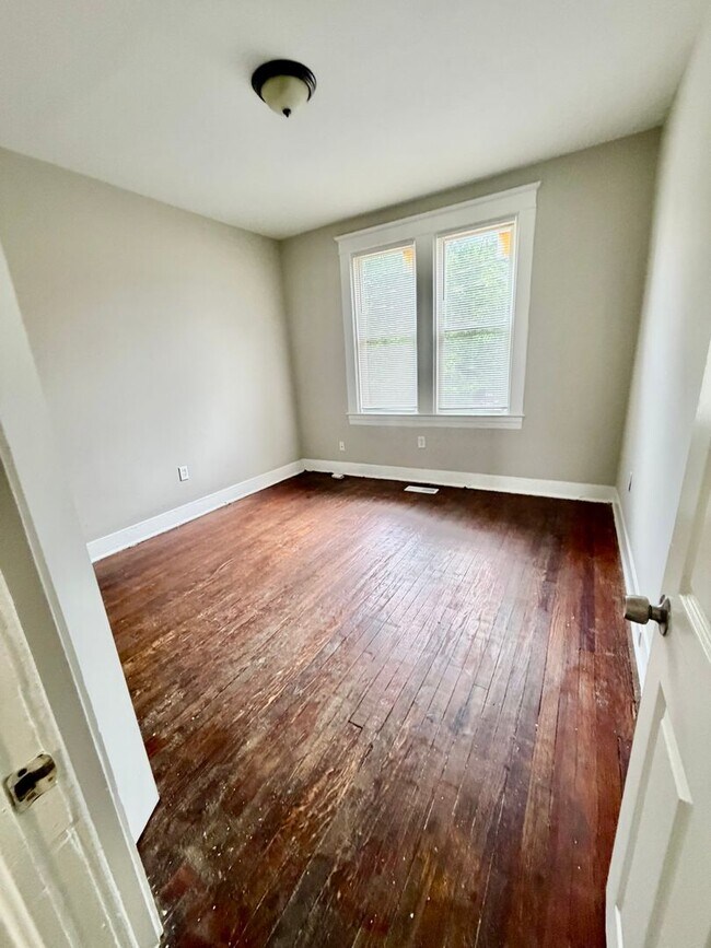 Building Photo - Large Wolcott Home Rent Ready