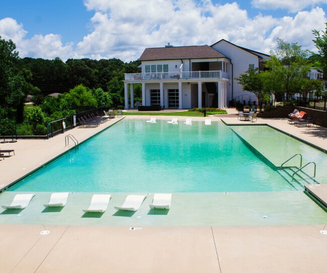 Building Photo - 206 Town Center Dr