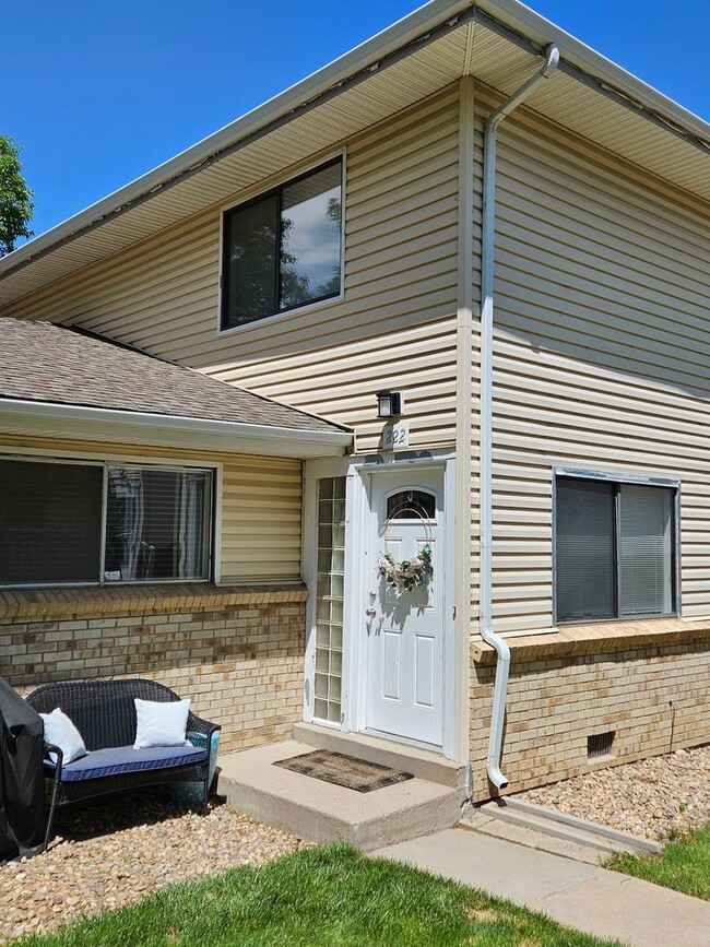 Primary Photo - Everything you Need, 2 Bed, 1.5 Bath townh...