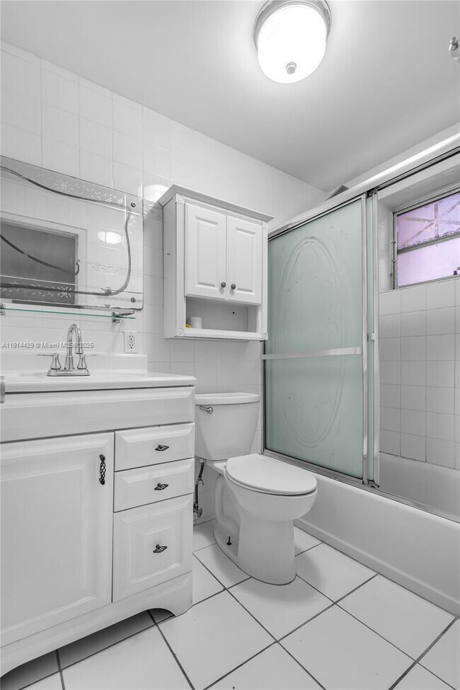 Building Photo - 1330 W 54th St