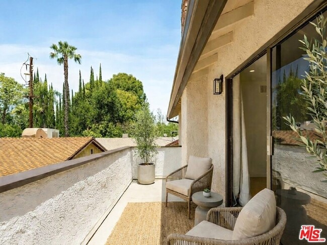 Building Photo - 4933 Collett Ave