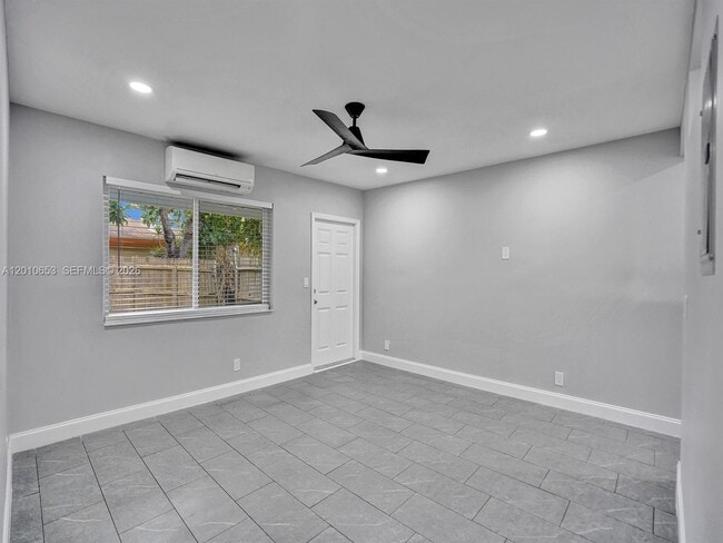Building Photo - 951 SW 30th St