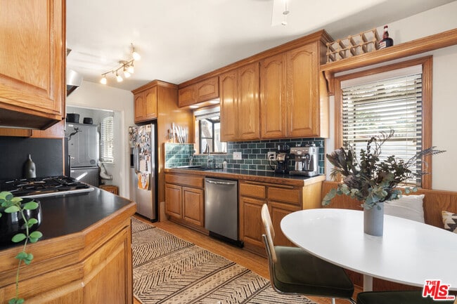 Building Photo - 3972 Keeshen Dr