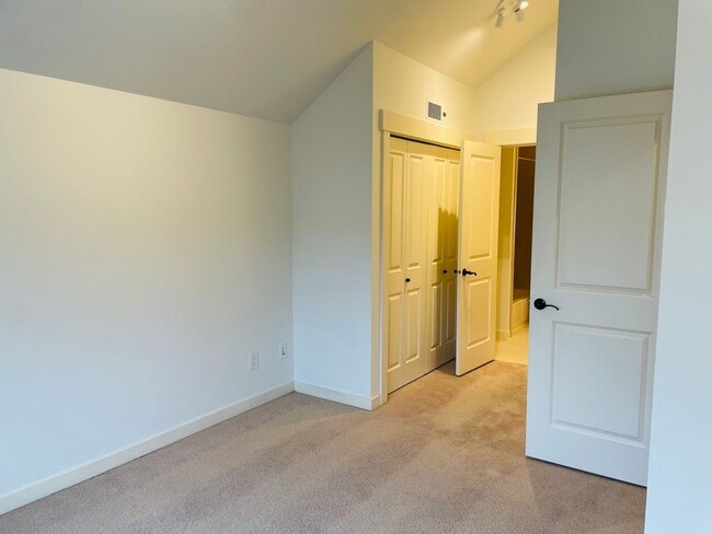 Building Photo - 5020 Delridge Wy SW