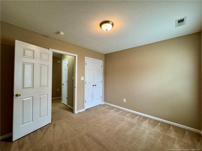 Building Photo - 227 Fairfield Cir