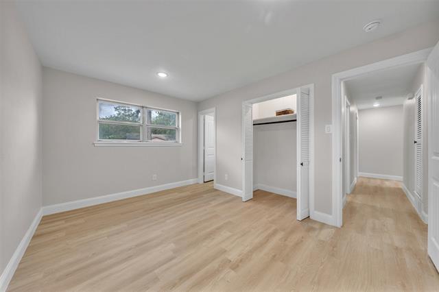 Building Photo - 217 Palomino Dr