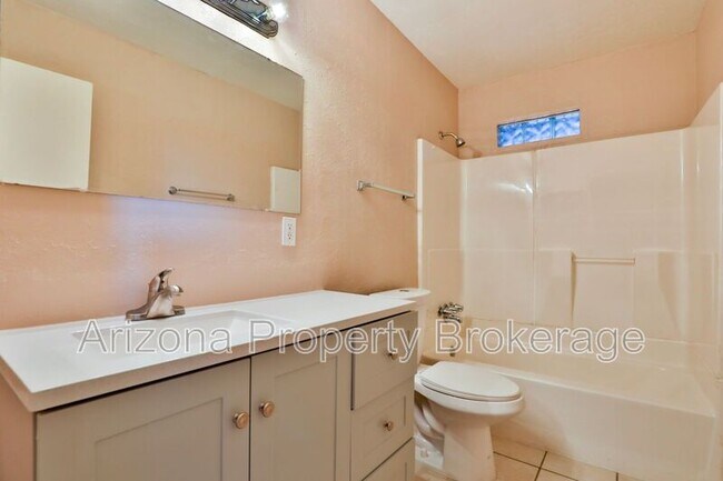 Building Photo - 2237 W Cortez Ave