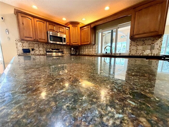 Building Photo - 2865 Begonia Way