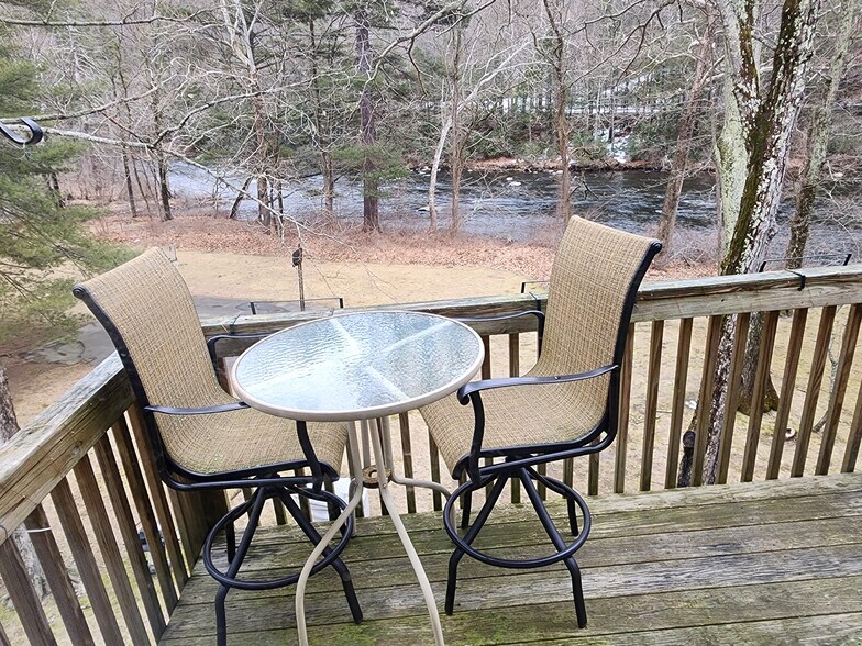 Building Photo - 220 Main St