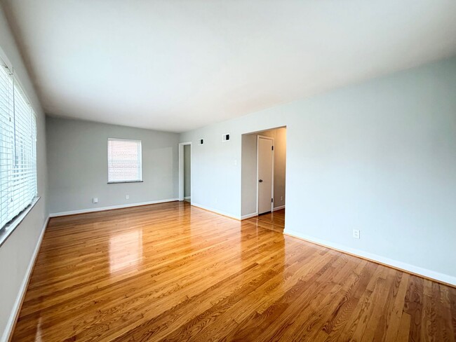 Building Photo - Nagel Avenue Apartments