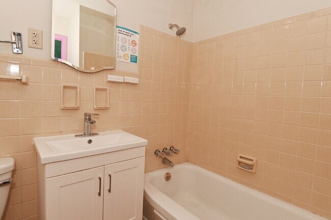 Building Photo - Charming 3-Bedroom Retreat with 2 Full Baths on South Meridian Street – 1516 Sq Ft of Comfort in ...