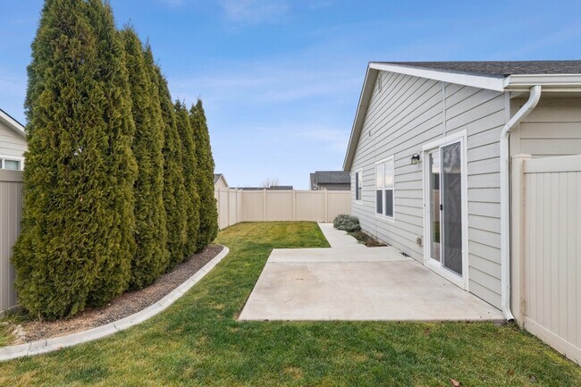 Building Photo - 11416 W Colorado River St