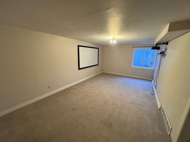 Building Photo - Tranquil 3 bedroom 3 bathroom Townhome loc...