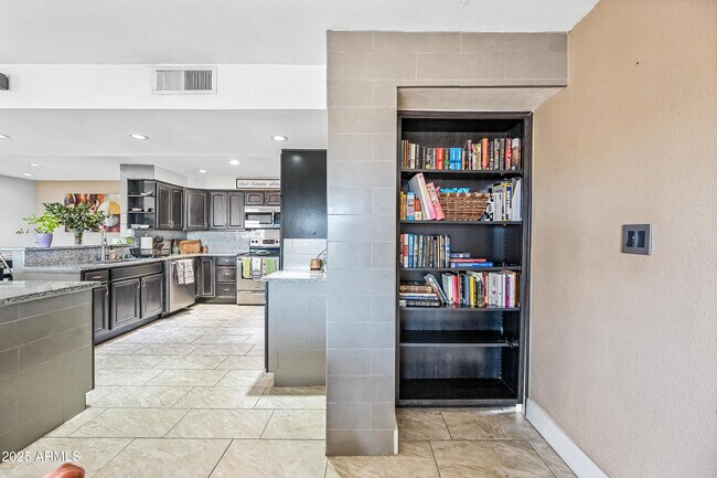 Building Photo - 7940 E Camelback Rd