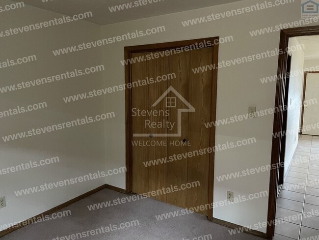 Building Photo - 1912 SW D Ave