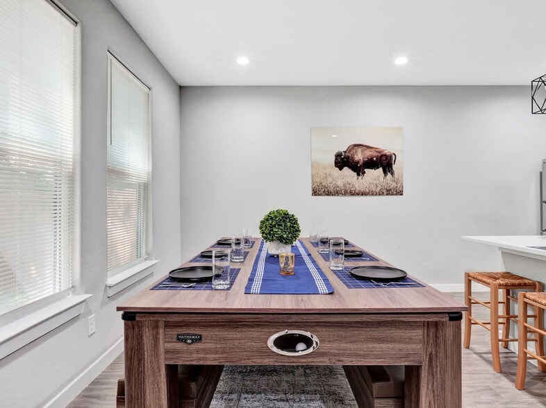 Building Photo - 721 Perry Ave