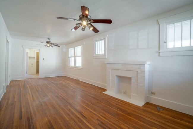 Building Photo - 4336 E Batavia Pl