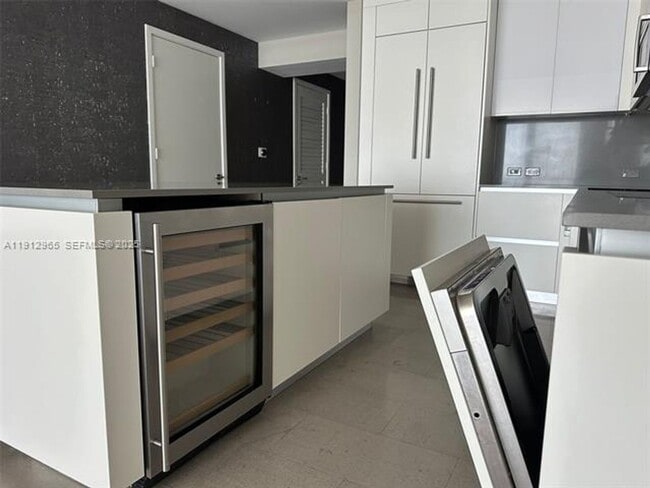 Building Photo - 68 SE 6th St