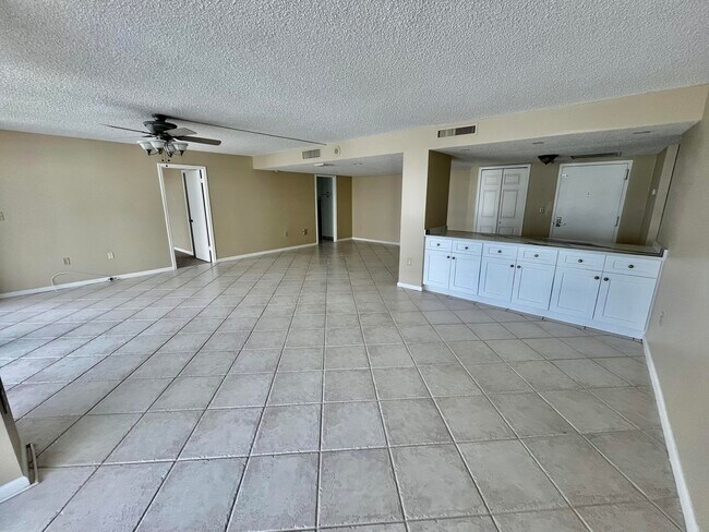 Building Photo - 4200 N Ocean Dr