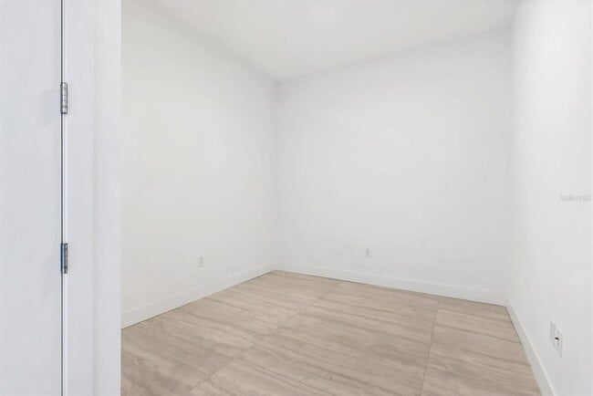 Building Photo - 301 QUAY Cmn