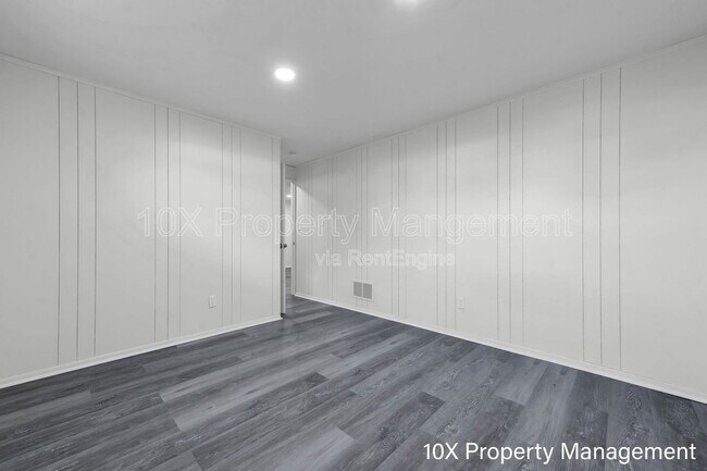 Building Photo - 907 Higbee Dr N