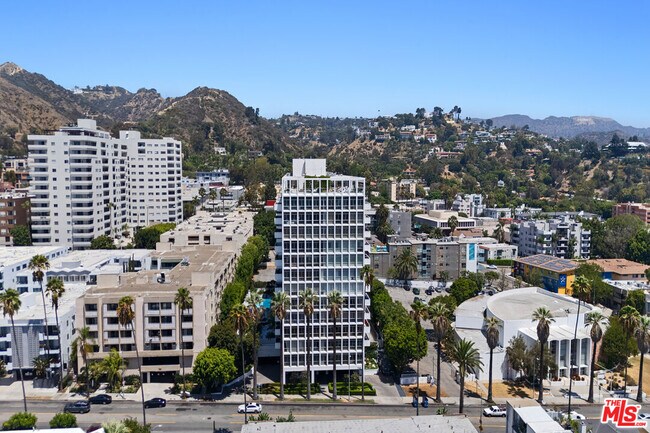 Building Photo - 7135 Hollywood Blvd