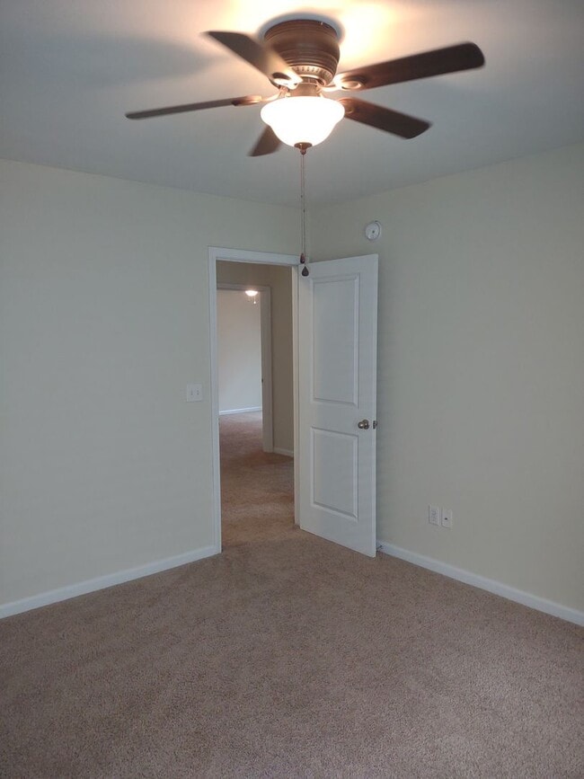 Building Photo - Super Four bedroom home in Northeast Columbia!