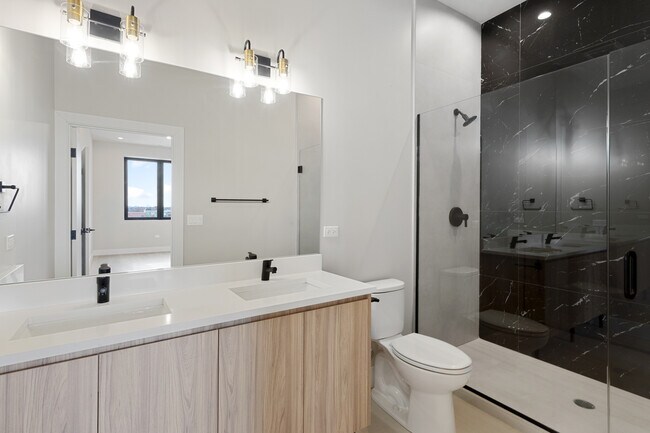 Building Photo - 2505 W Farragut Ave