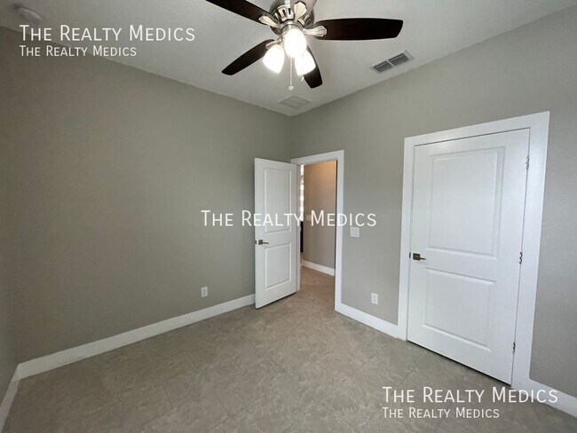 Building Photo - 279 Elm Ct