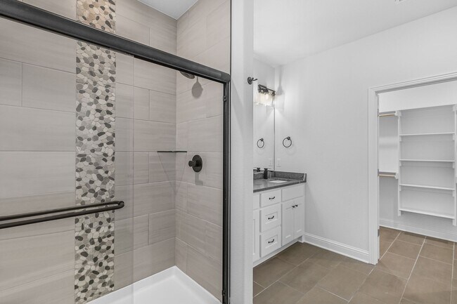 Building Photo - 30 Penzance Dr