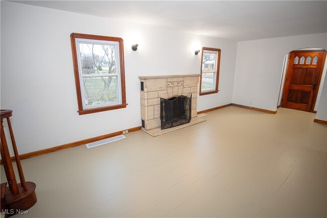 Building Photo - 483 Bank St