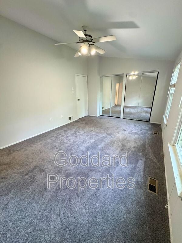 Building Photo - 10 Hamlet Dr
