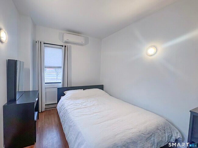 Building Photo - 1 Arch St