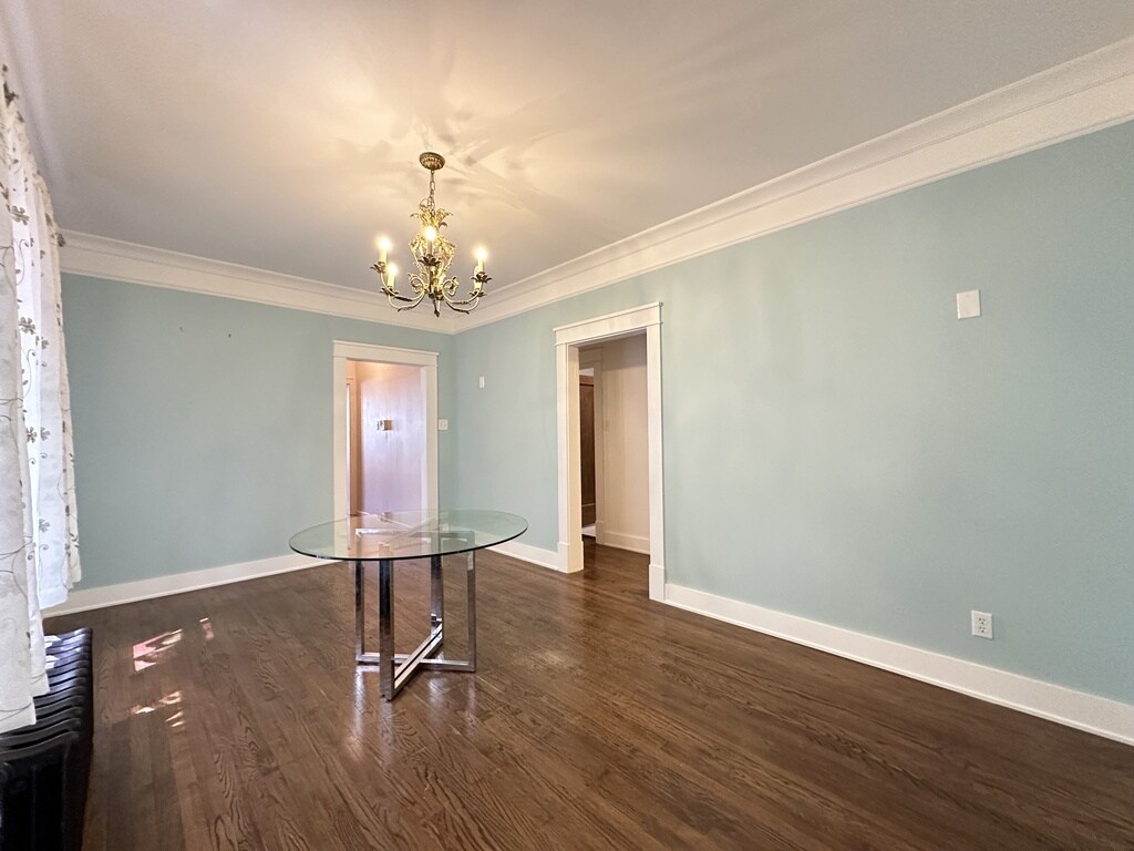 Building Photo - 5023 N Ridgeway Ave