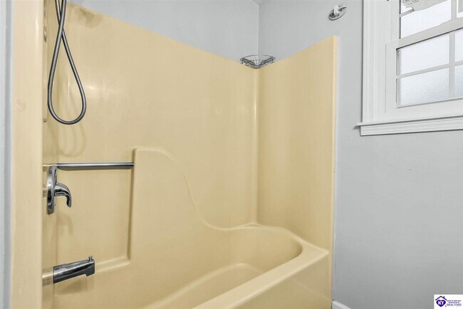 Building Photo - 215 Darrell Dr