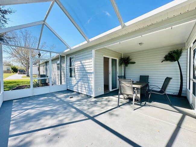 Building Photo - Charming fully furnished 2/2 home in Natur...