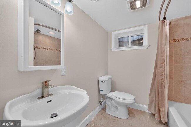 Building Photo - 1813 Florin St