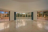 Building Photo - 300 South Pointe Dr