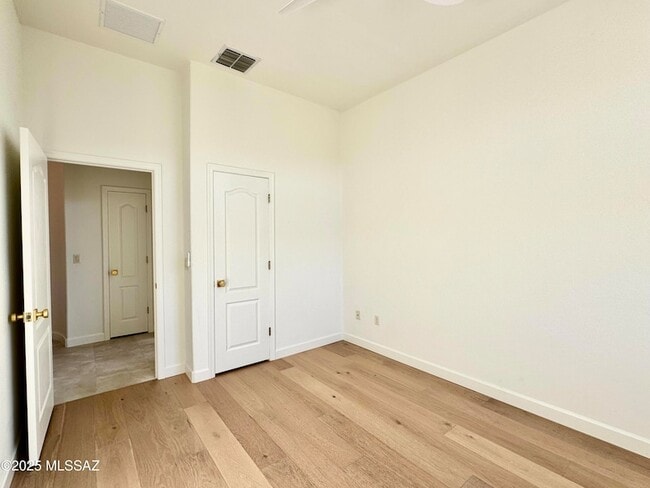 Building Photo - 5926 N Campo Abierto