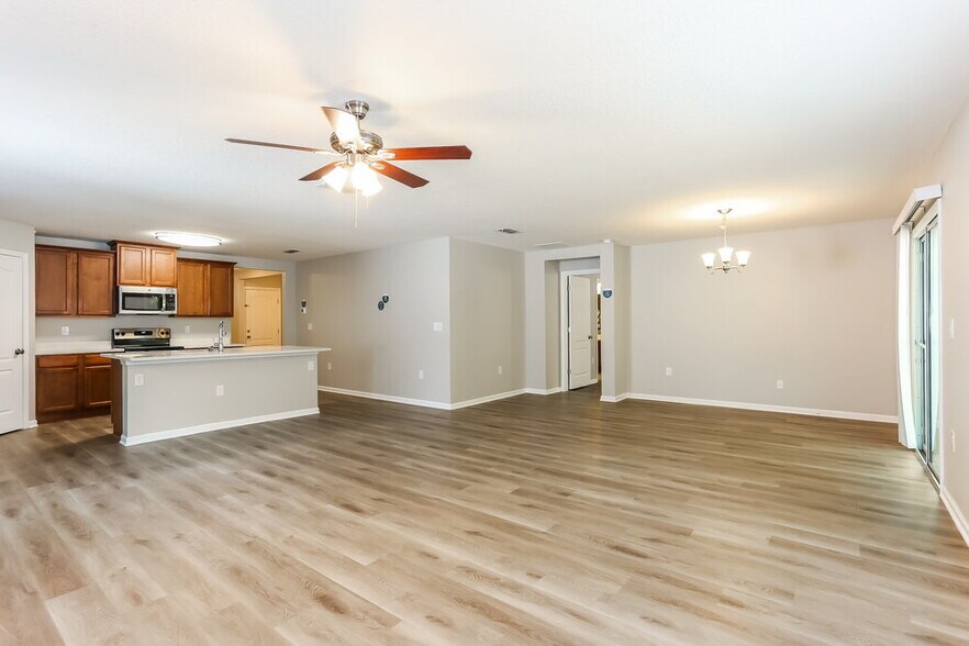 Building Photo - 3703 Summit Oaks Dr