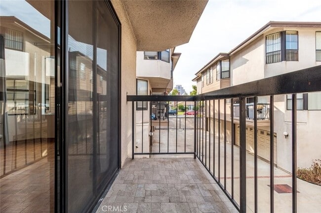 Building Photo - 514 N Isabel St