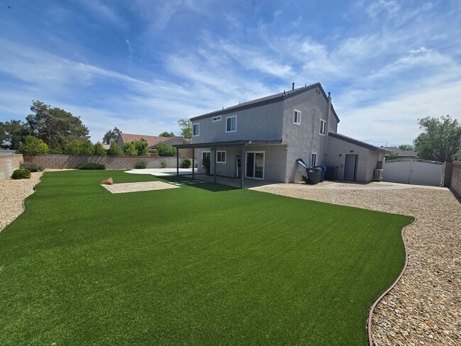 Building Photo - Room for Rent – 1621 W Newgrove St, Lancaster, CA 93534