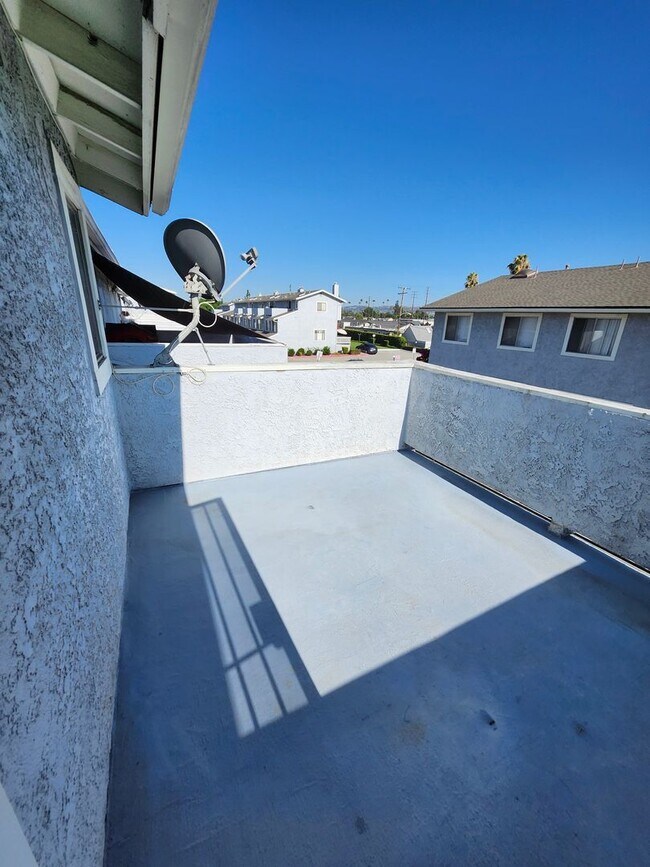 Building Photo - 1441 W Village Ln