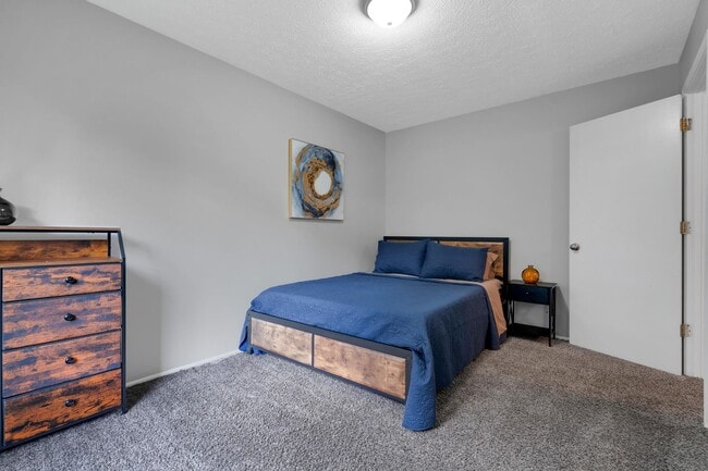 Building Photo - Two bedroom townhome, bath and half with washer and dryer connections